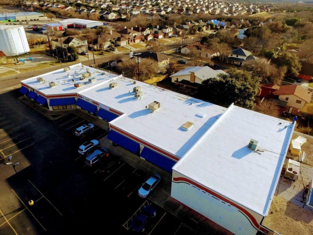 Commercial building with white roof and parking lot in Texas