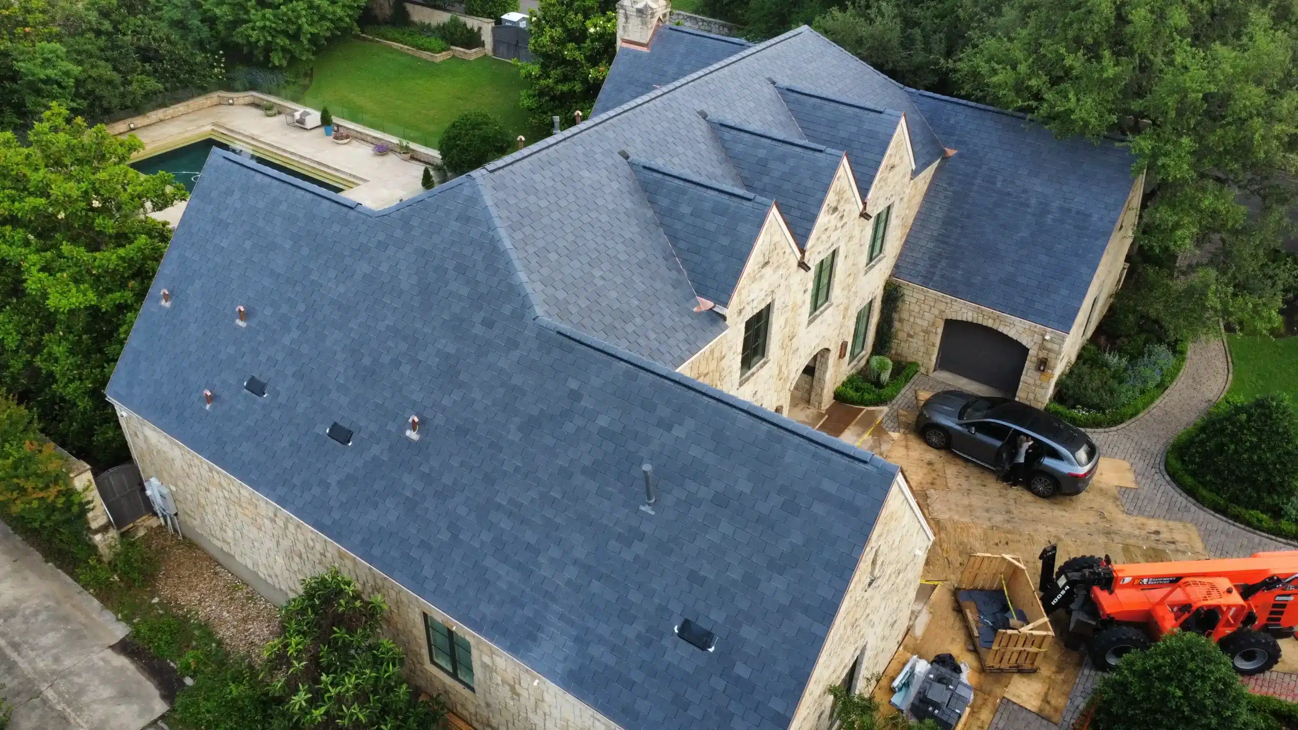 CoolRoofs team offering roofing and solar installation support – Contact CoolRoofs®