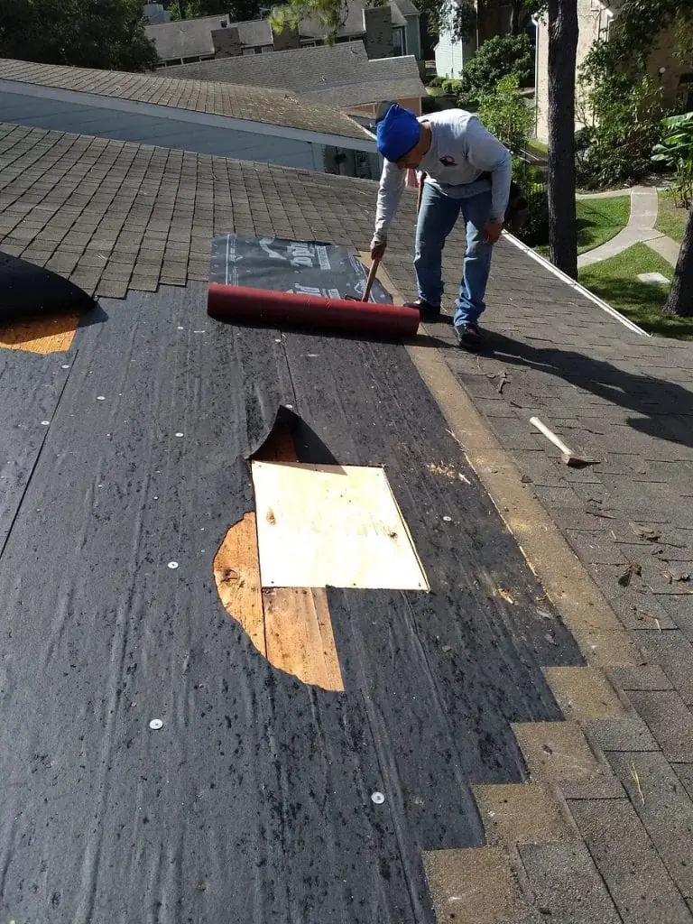 Cool Roofs roofer installing new roofing materials on San Antonio home.